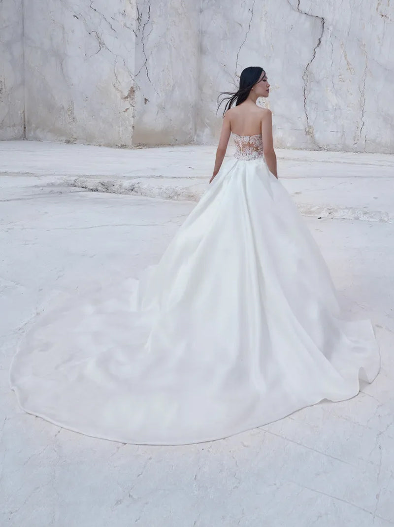 Simple & Modern Ball Gown Boho Wedding Dresses Sweetheart Appliqued Sweep Train Satin Bridal Gowns Custom