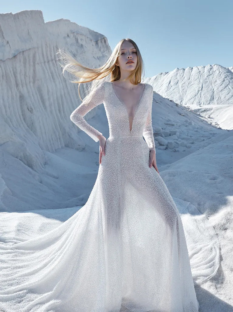 Simple & Sexy A-Line Wedding Dresses V-Neck Sequins Long Sleeves Tulle Court Train Bridal Gowns Custom Made