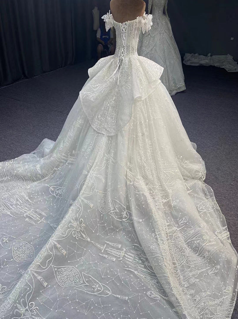 Luxurious Ball Gown Wedding Dresses Sweetheart Beads Crystals Appliques Ruffles Cap Sleeves Lace Up Tulle Court Train Bridal Gowns Custom Made