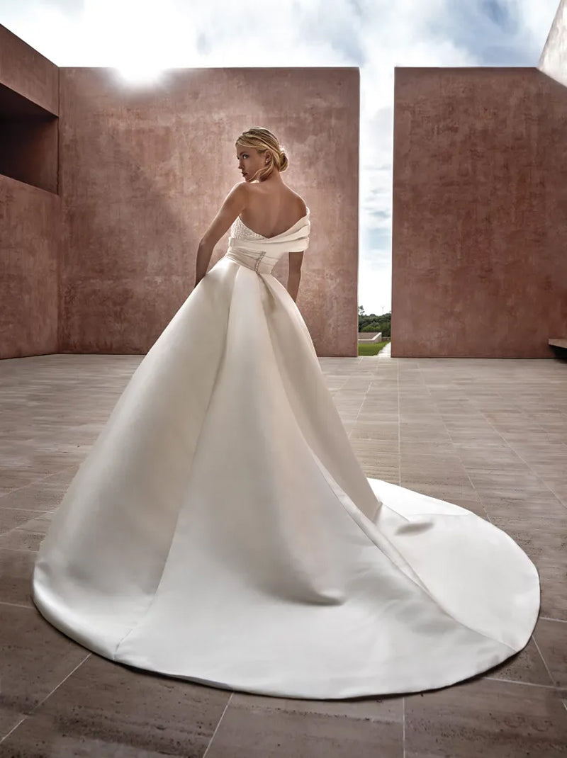 Luxurious & Elegant Ball Gown Boho Wedding Dresses Sweetheart Beads Sleeveless Satin Sweep Train Bridal Gowns Custom Made