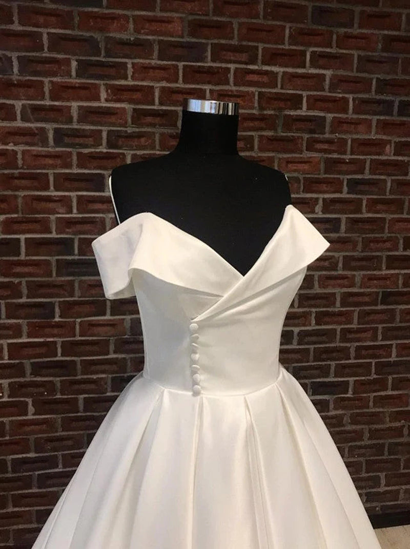 Simple Ball Gown Wedding Dresses Sweetheart Pleated Sleeveless Sweep Train Satin Bridal Gowns Custom Made