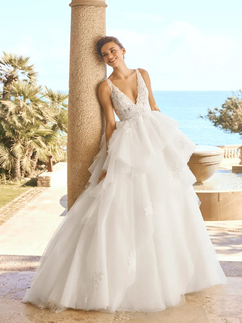 Gorgeous & Elegant A-Line Boho Wedding Dresses V-Neck Appliqued Ruffles Tulle Sweep Train Bridal Gowns Custom