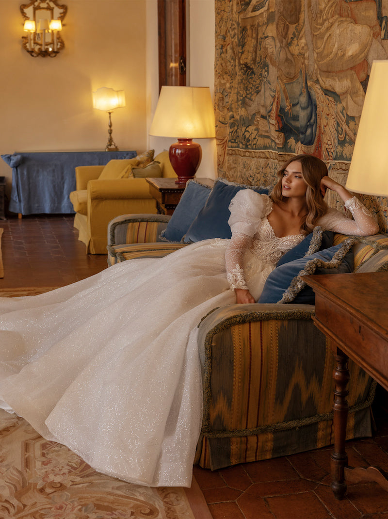 Luxurious & Elegant Ball Gown Boho Wedding Dresses Sweetheart Appliqued Beads Long Sleeves Tulle Court Train Bridal Gowns Custom Made