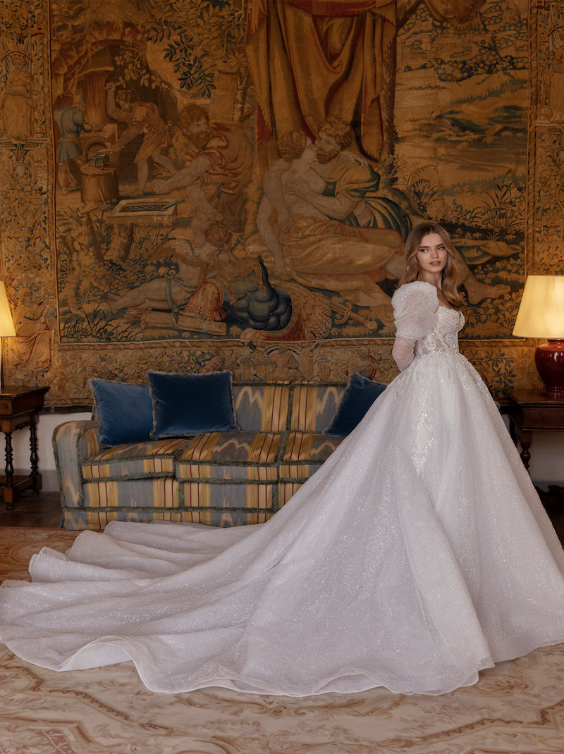 Luxurious & Elegant Ball Gown Boho Wedding Dresses Sweetheart Appliqued Beads Long Sleeves Tulle Court Train Bridal Gowns Custom Made