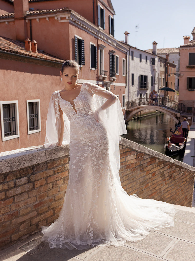 Luxurious & Elegant Mermaid Wedding Dresses Spaghetti Beads Appliqued Tulle Court Train Bridal Gowns