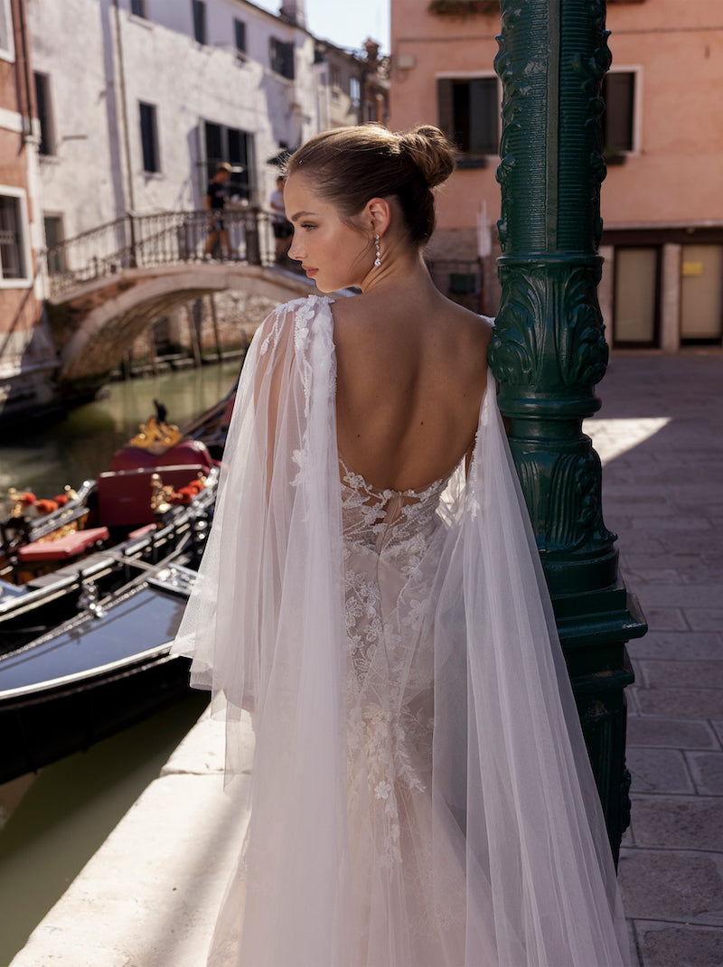 Luxurious & Elegant Mermaid Wedding Dresses Spaghetti Beads Appliqued Tulle Court Train Bridal Gowns