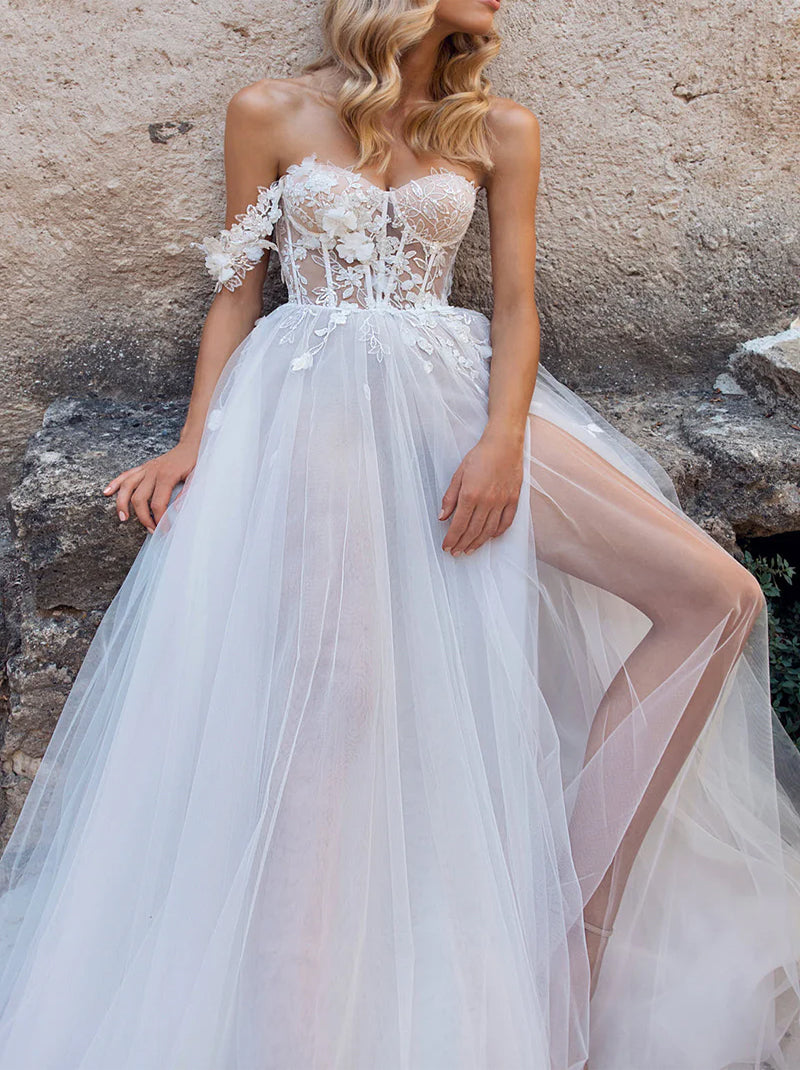 Gorgeous & Elegant A-Line Beach Wedding Dresses Sweetheart Appliqued Tulle Sweep Train Bridal Gowns With Slit