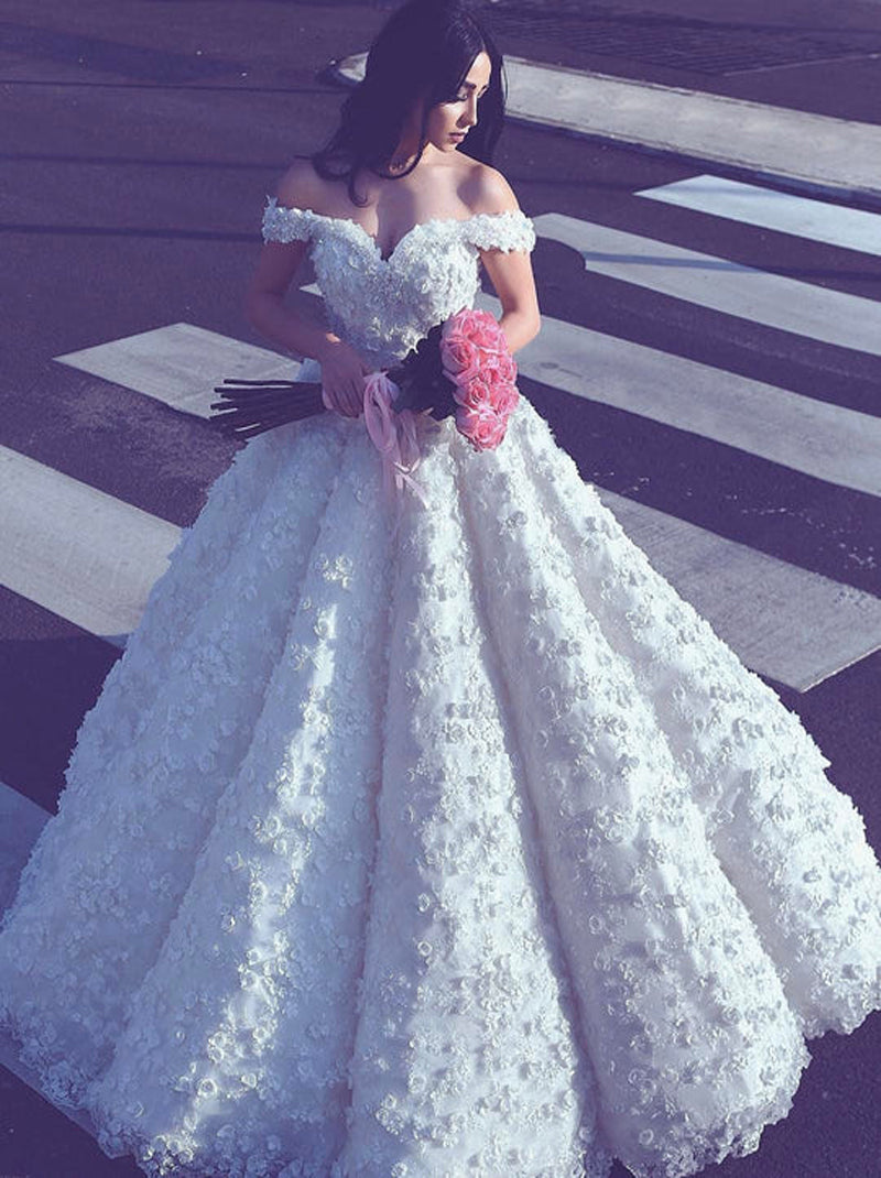 Romantic Ball Gown Wedding Dresses Sweetheart Appliqued Cap Sleeves Lace Up Sweep Train Bridal Gowns Custom Made