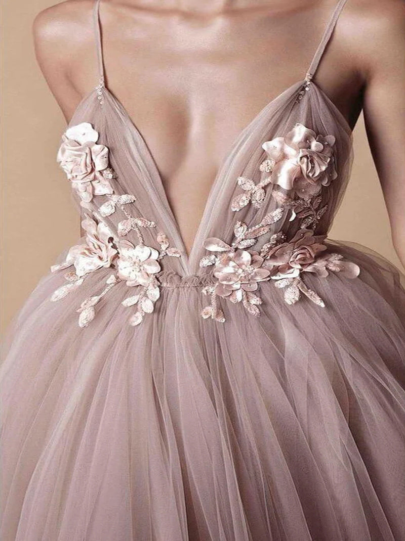 Sexy A-Line Wedding Dresses Spaghetti Sleeveless Appliqued Backless Tulle Sweep Train Bridal Gowns Custom Made