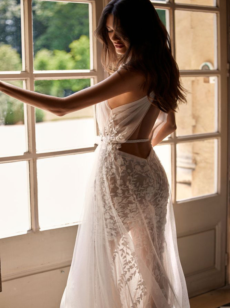 Charming & Elegant Mermaid Wedding Dresses Halter Appliqued Beads Tulle Sweep Train Bridal Gowns Custom Made