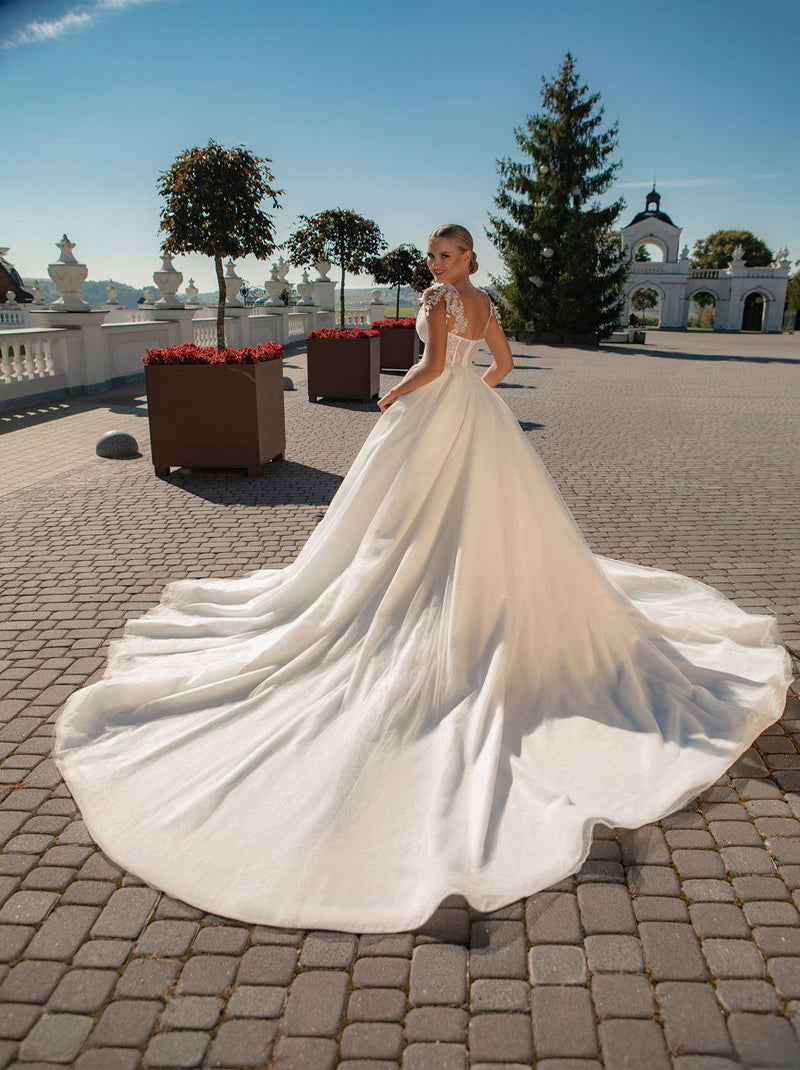 Modern Ball Gown Wedding Dresses Sweetheart Appliqued Beads Cap Sleeves Tulle Court Train Satin Bridal Gowns Custom