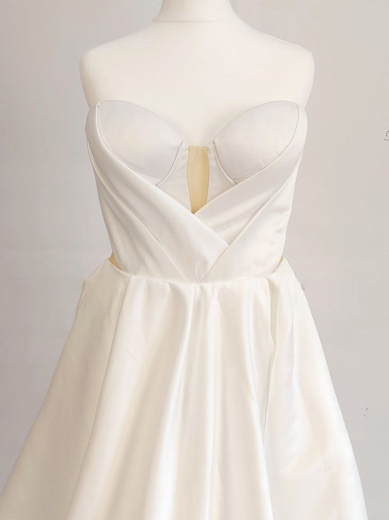 Simple A-Line Wedding Dresses Sweetheart Pleated Bowknot Satin Sweep Train Bridal Gowns With Slit