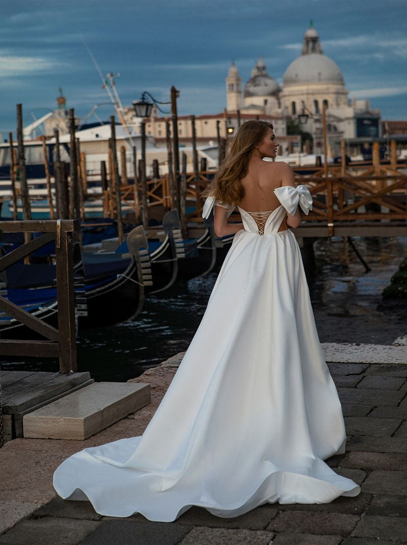 Simple A-Line Wedding Dresses Sweetheart Pleated Bowknot Satin Sweep Train Bridal Gowns With Slit