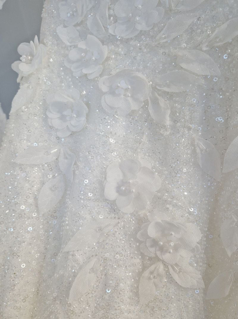 Gorgeous Mermaid Wedding Dresses V-Neck Beads Appliqued Cap Sleeves Tulle Sweep Train Bridal Gowns Custom Made