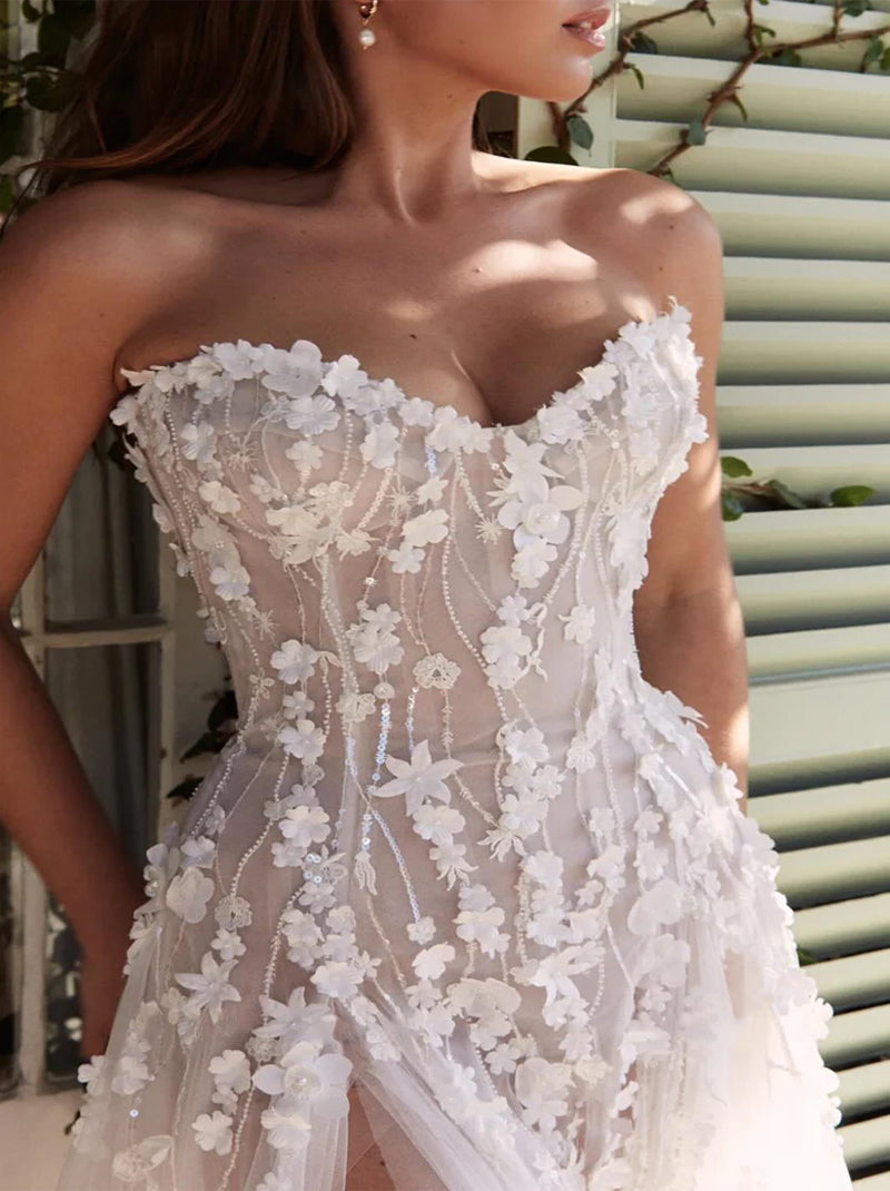 Gorgeous A-Line Beach Wedding Dresses Sweetheart Appliqued Sleeveless Tulle Sweep Train Bridal Gowns With Slit