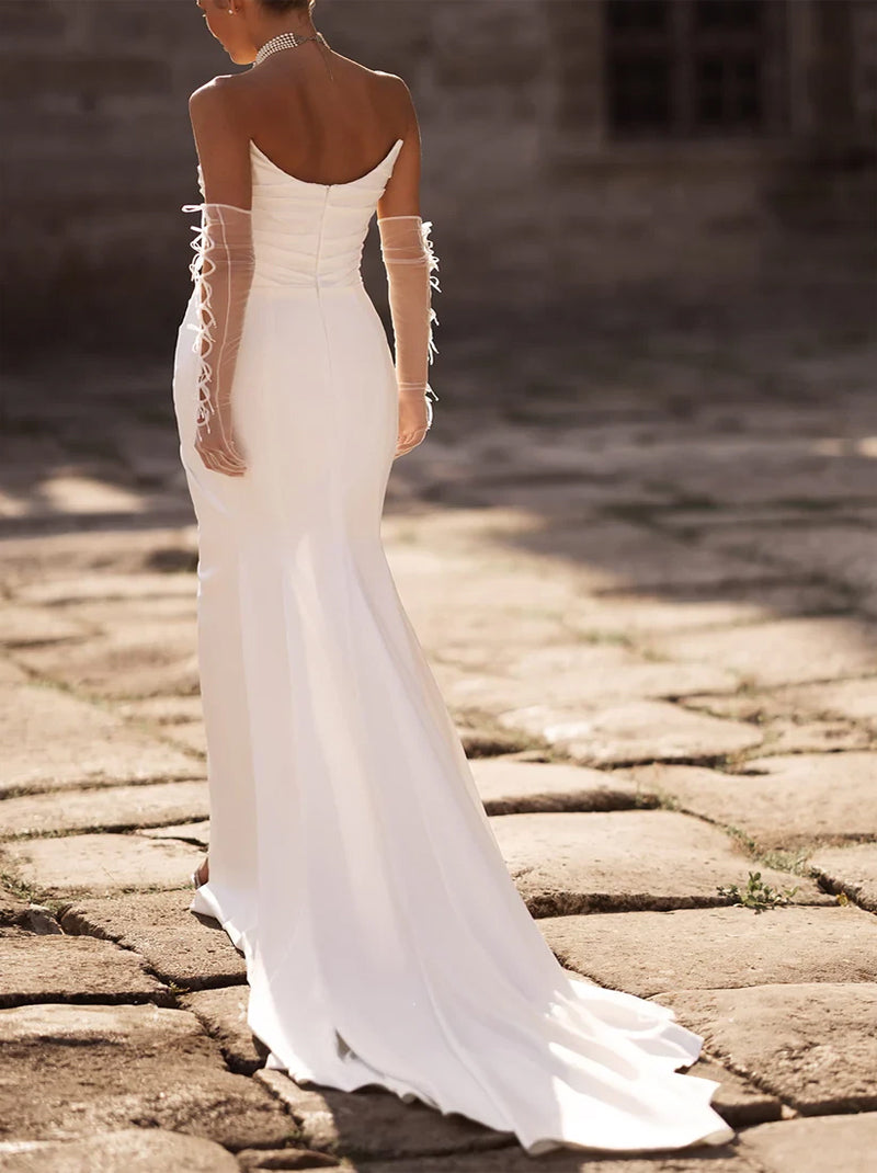 Simple A-Line Beach Wedding Dresses Sweetheart Pleated Satin Sweep Train Bridal Gowns With Slit