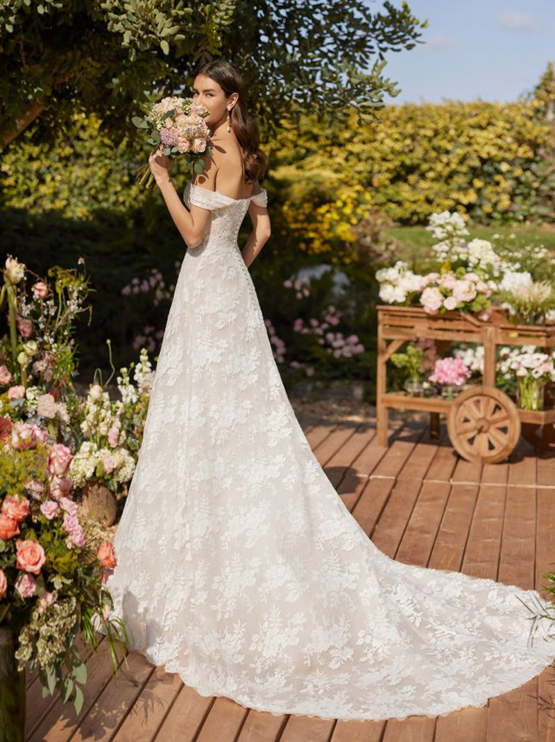 Ivory A-Line Wedding Dresses Sweetheart Appliques Lace Detachable Long Sleeves Lace Court Train Bridal Gowns Custom