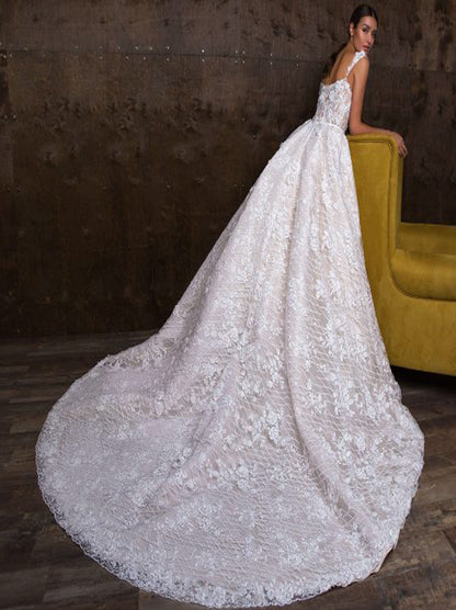 Fantastic & Elegant Ball Gown Wedding Dresses Spaghetti Sleeveless Lace Court Train Bridal Gowns Custom