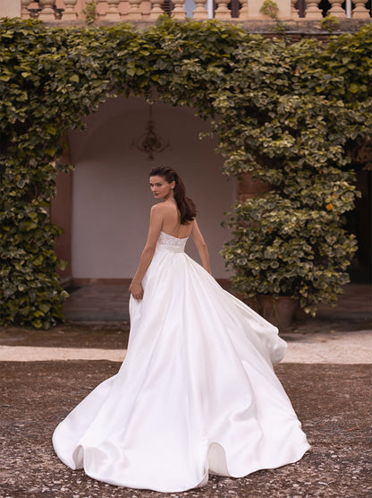 Gorgeous & Elegant A-Line Boho Wedding Dresses Sweetheart Sequins Appliqued Satin Sweep Train Bridal Gowns Custom