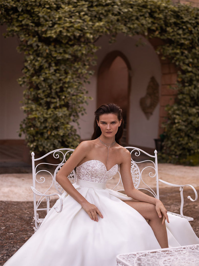 Gorgeous & Elegant A-Line Boho Wedding Dresses Sweetheart Sequins Appliqued Satin Sweep Train Bridal Gowns Custom