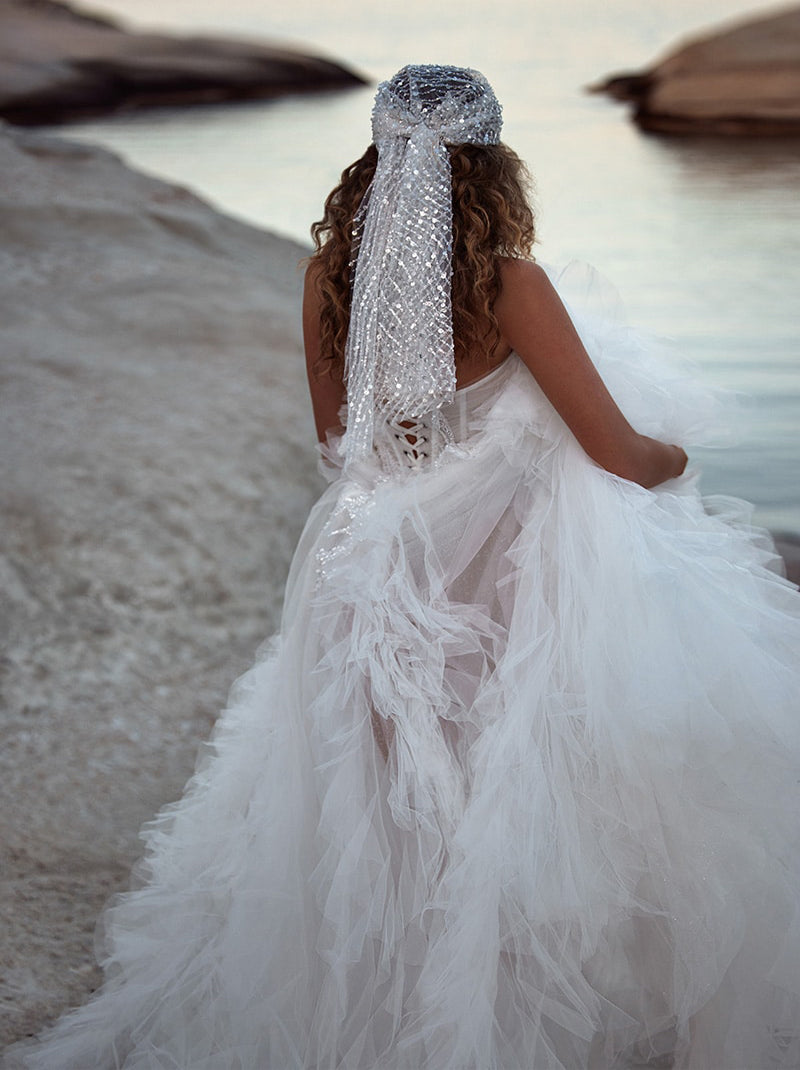 Illusion A-Line Wedding Dresses Strapless Sleeveless Appliqued Lace Up Sweep Train Chiffon Boho Bridal Gowns Custom Made