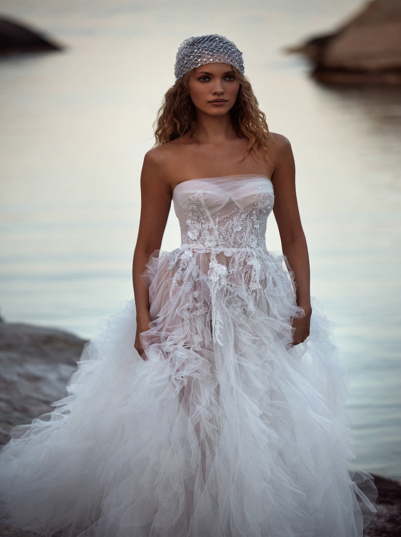 Illusion A-Line Wedding Dresses Strapless Sleeveless Appliqued Lace Up Sweep Train Chiffon Boho Bridal Gowns Custom Made