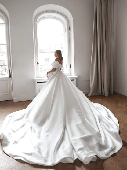 Elegant A-Line Wedding Dresses Sweetheart Off The Shoulder Pleated Court Train Satin Bridal Gowns For Women