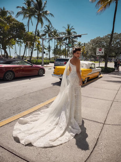 Gorgeous & Sexy Mermaid Wedding Dresses One Shoulder Appliqued Sequins Beads Tulle Court Train Bridal Gowns Custom