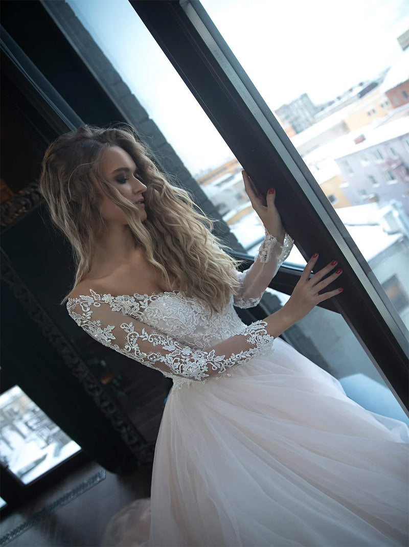 Charming A-Line Wedding Dresses Sweetheart Buttons Appliques Beads Illusion Long Sleeves Sweep Train Tulle Bridal Gowns For Women