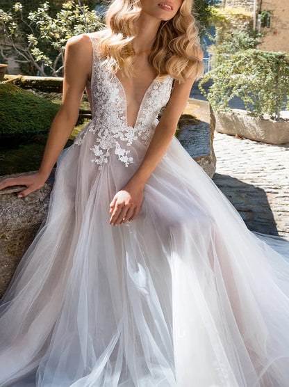 Charming & Gorgeous A-Line Wedding Dresses V-Neck Appliqued Tulle Sweep Train Bridal Gowns Custom Made