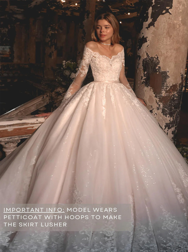 Charming Ball Gown Wedding Dresses Sweetheart Appliques Beads Illusion Long Sleeves Tulle Court Train Bridal Gowns