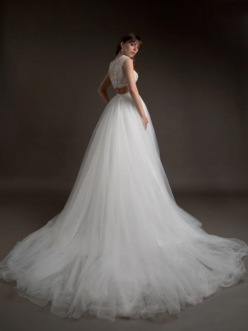 Elegant Two Pieces A-Line Wedding Dresses Scoop Covered Buttons Appliques Tulle Sweep Train Bridal Gowns