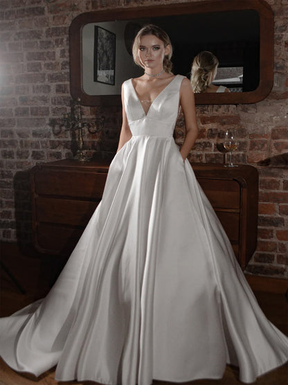 Elegant A-Line Wedding Dresses V-Neck Sleeveless Pleated Backless Satin Court Train Bridal Gowns Custom Made