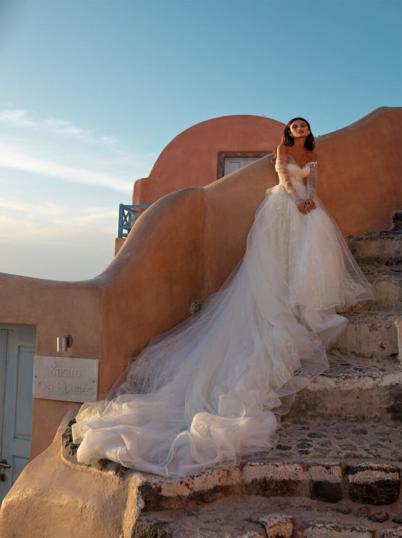 Luxurious & Elegant A-Line Wedding Dresses Sweetheart Appliqued Beads Tulle Court Train Bridal Gowns Custom Made