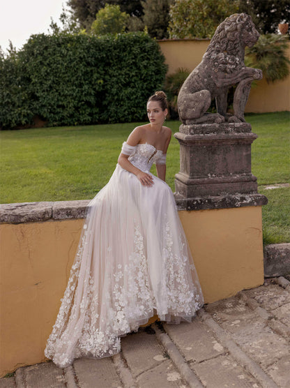 Fantastic & Charming A-Line Boho Wedding Dresses Strapless Appliqued Tulle Court Train Bridal Gowns With Detachable Long Sleeves