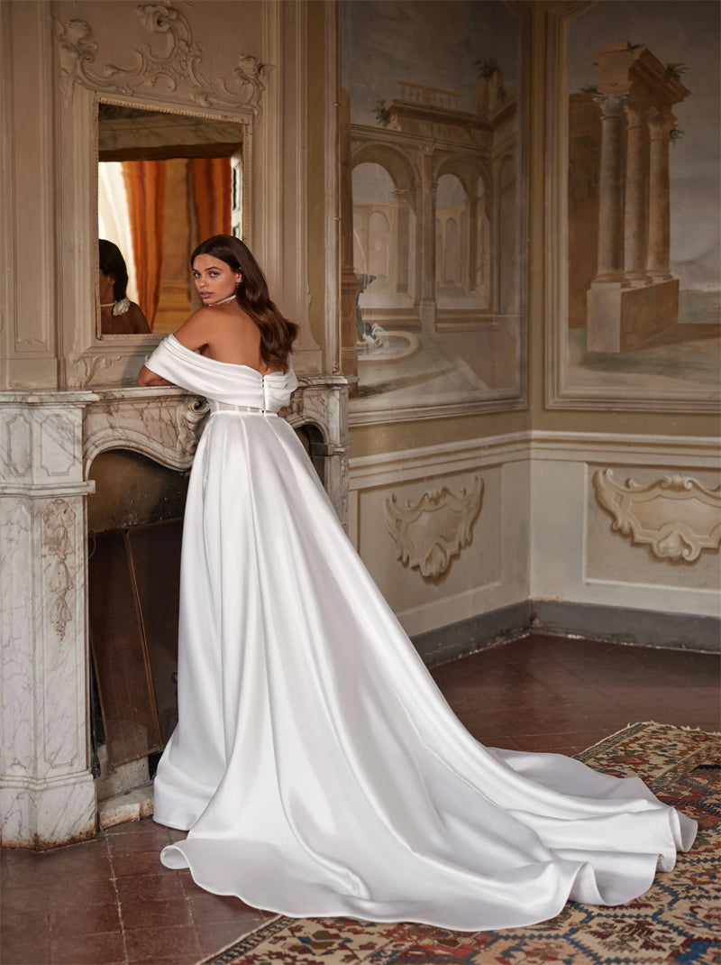 Simple & Elegant A-Line Boho Wedding Dresses Sweetheart Pleated Satin Court Train Bridal Gowns With Slit