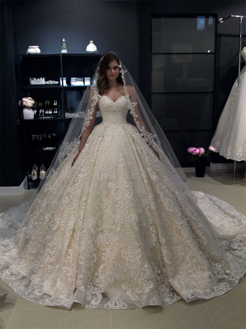 Luxurious Ball Gown Wedding Dresses Sweetheart Appliqued Beaded Lace Up Detachable Cap Sleeves Cathedral Train