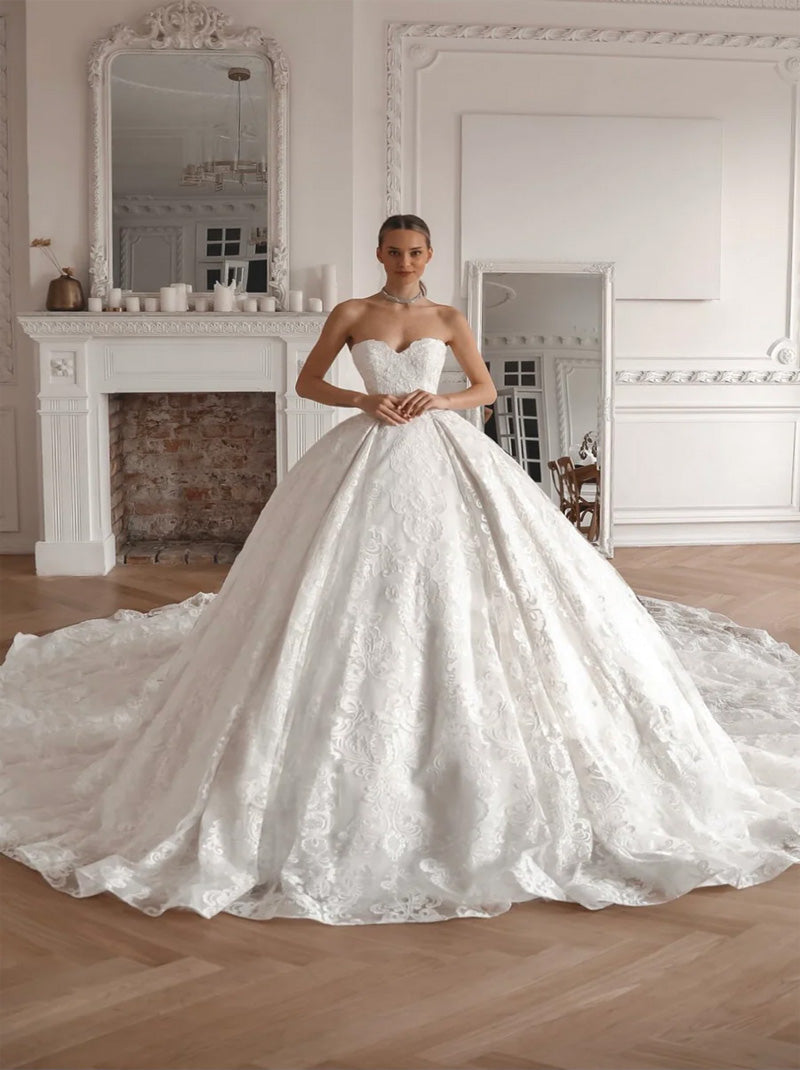 Luxurious Ball Gown Wedding Dresses Sweetheart Appliqued Beaded Lace Up Detachable Cap Sleeves Cathedral Train