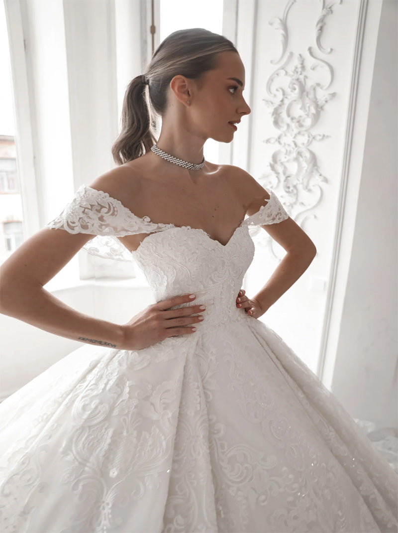 Luxurious Ball Gown Wedding Dresses Sweetheart Appliqued Beaded Lace Up Detachable Cap Sleeves Cathedral Train