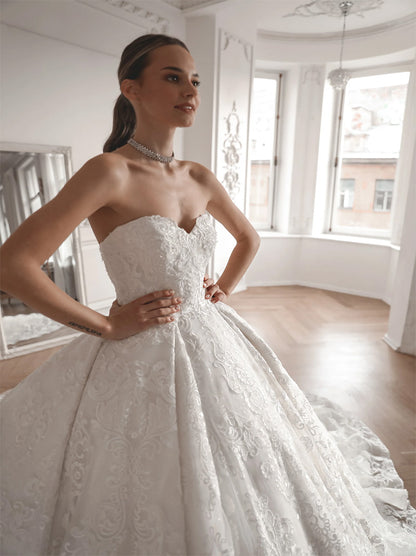 Luxurious Ball Gown Wedding Dresses Sweetheart Appliqued Beaded Lace Up Detachable Cap Sleeves Cathedral Train