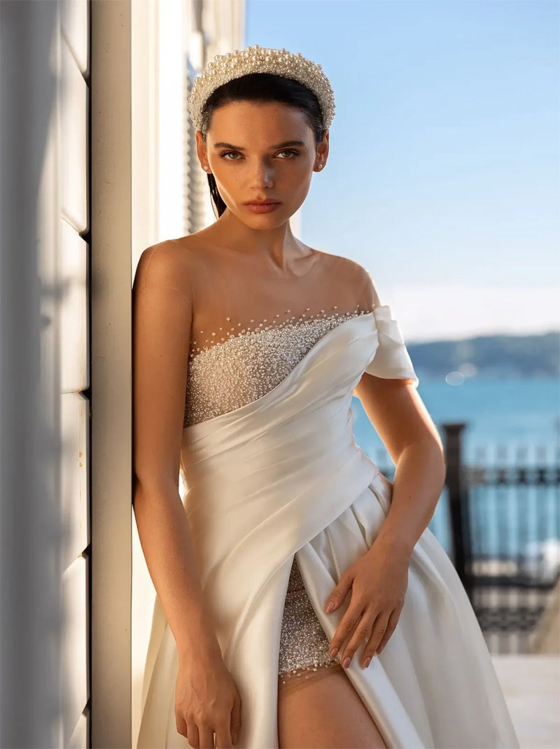 Classic & Charming A-Line Wedding Dresses Strapless Beads Pleated Satin Sweep Train Bridal Gowns With Side Slit