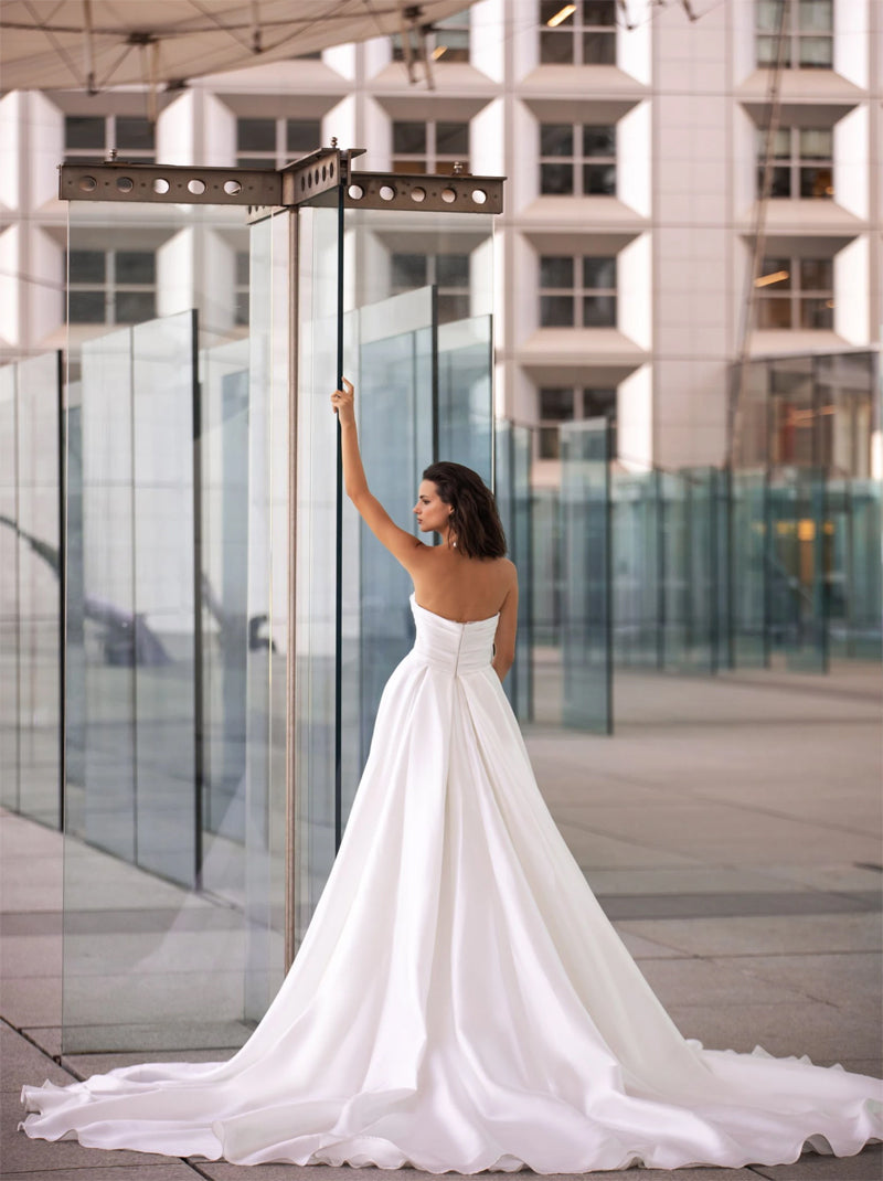 Simple & Elegant A-Line Boho Wedding Dresses Sweetheart Detachable Long Sleeves Satin Sweep Train Bridal Gowns With Slit