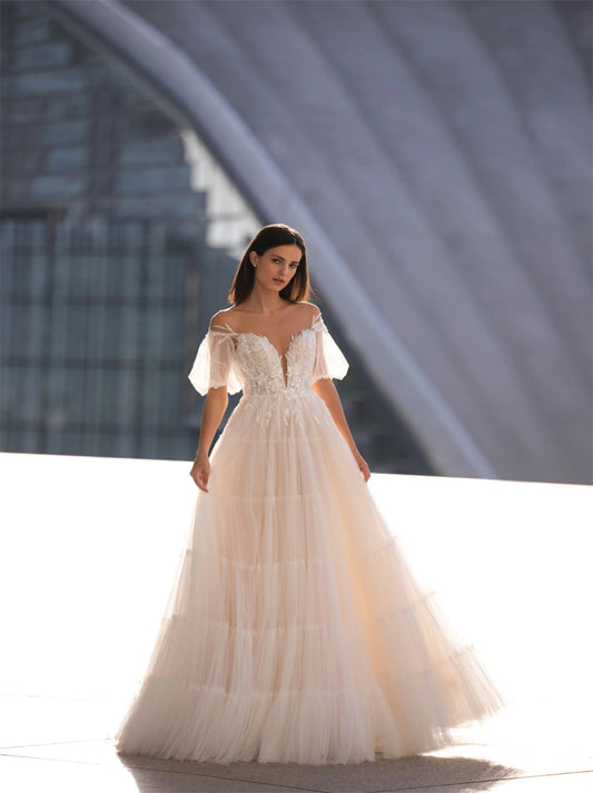 Elegant & Classic A-Line Wedding Dresses Sweetheart Appliqued Tulle Sweep Train Bridal Gowns Custom