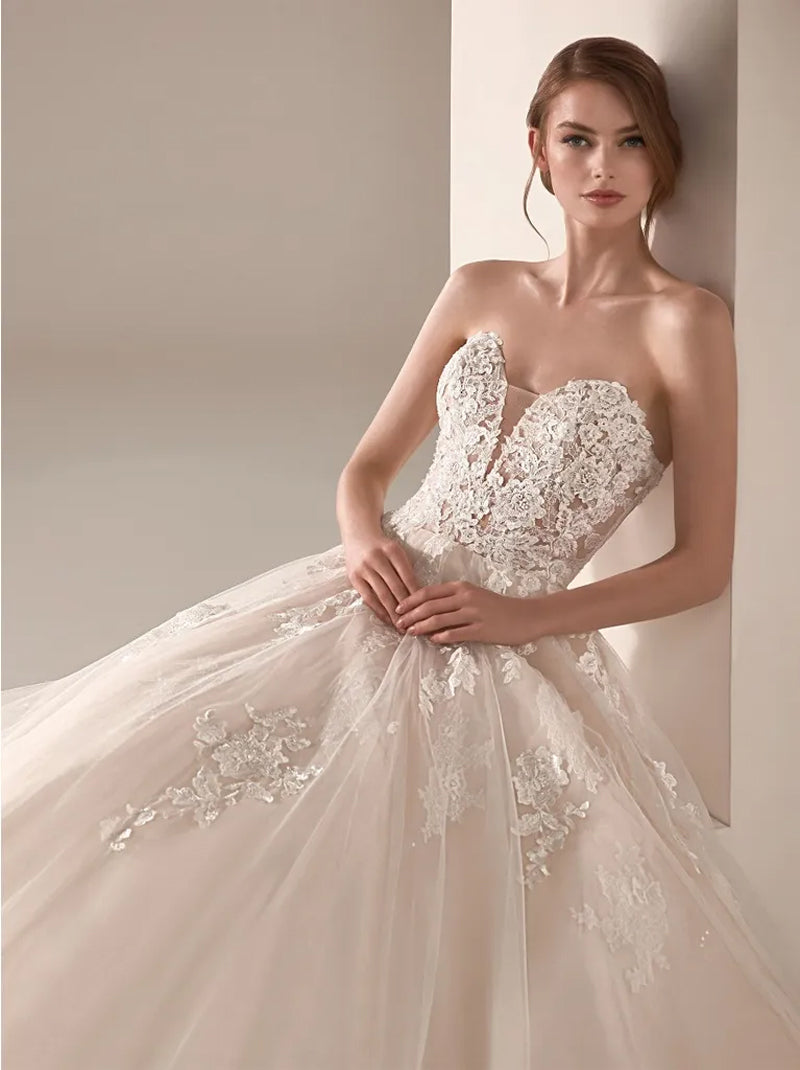 Elegant A-Line Boho Wedding Dresses Sweetheart Appliqued Sleeveless Tulle Court Train Bridal Gowns Custom Made