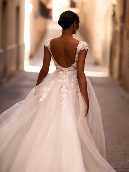 Elegant A-Line Boho Wedding Dresses V-Neck Beads Appliqued Cap Sleeves Tulle Sweep Train Bridal Gowns Custom Made