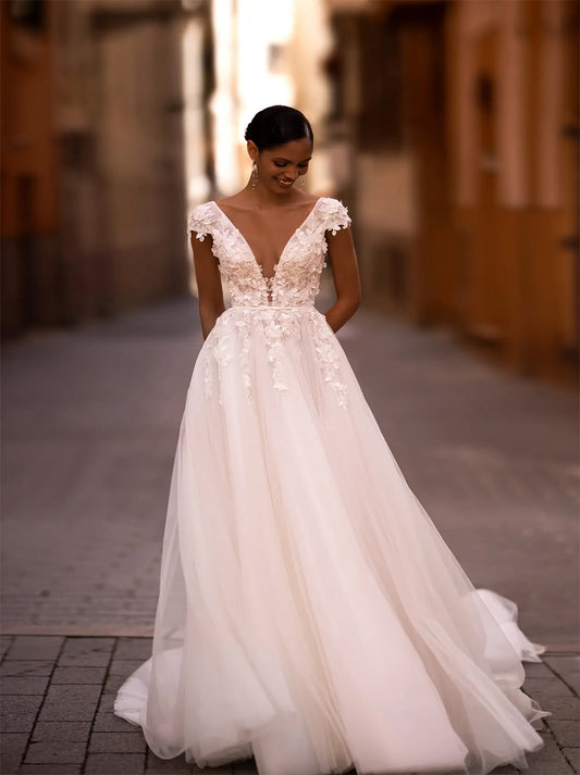 Elegant A-Line Boho Wedding Dresses V-Neck Beads Appliqued Cap Sleeves Tulle Sweep Train Bridal Gowns Custom Made