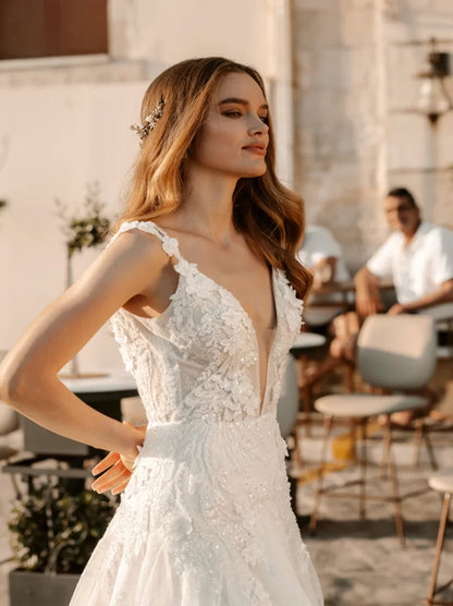 Charming & Elegant A-Line Boho Wedding Dresses V-Neck Beads Appliqued Sleeveless Tulle Sweep Train Bridal Gowns Custom Made