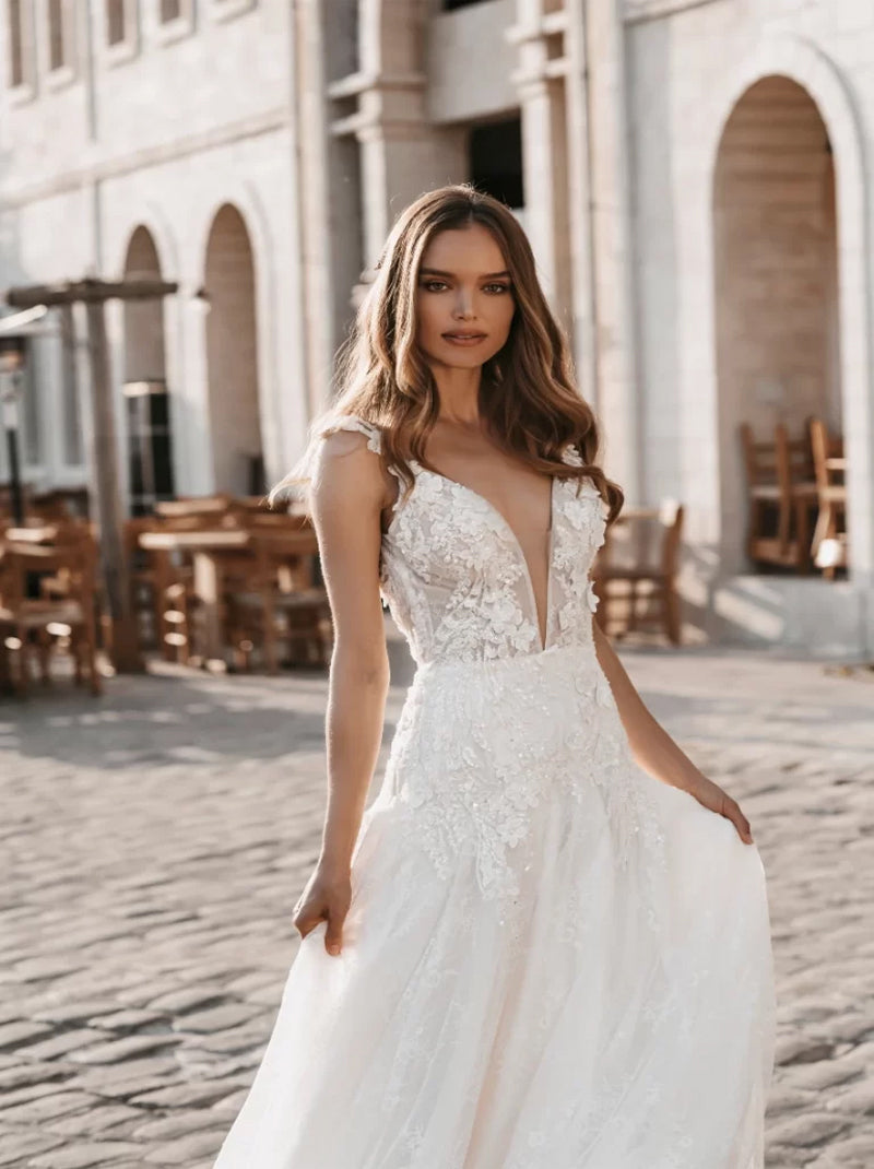 Charming & Elegant A-Line Boho Wedding Dresses V-Neck Beads Appliqued Sleeveless Tulle Sweep Train Bridal Gowns Custom Made