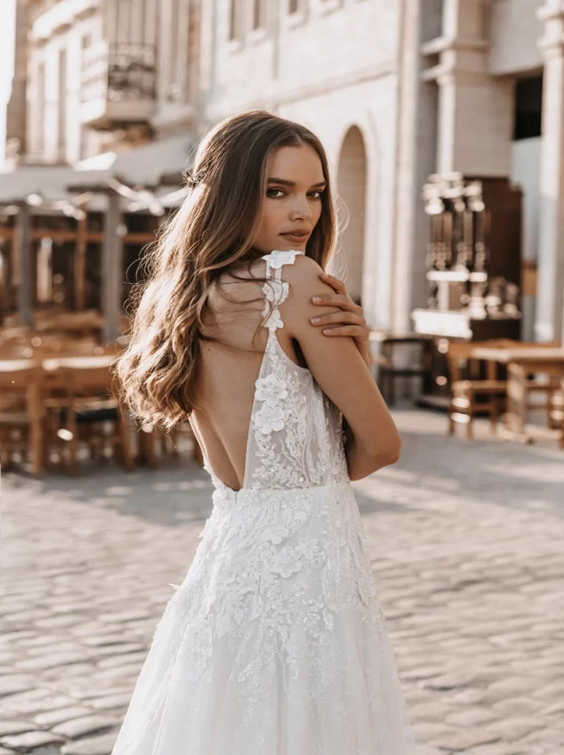 Charming & Elegant A-Line Boho Wedding Dresses V-Neck Beads Appliqued Sleeveless Tulle Sweep Train Bridal Gowns Custom Made