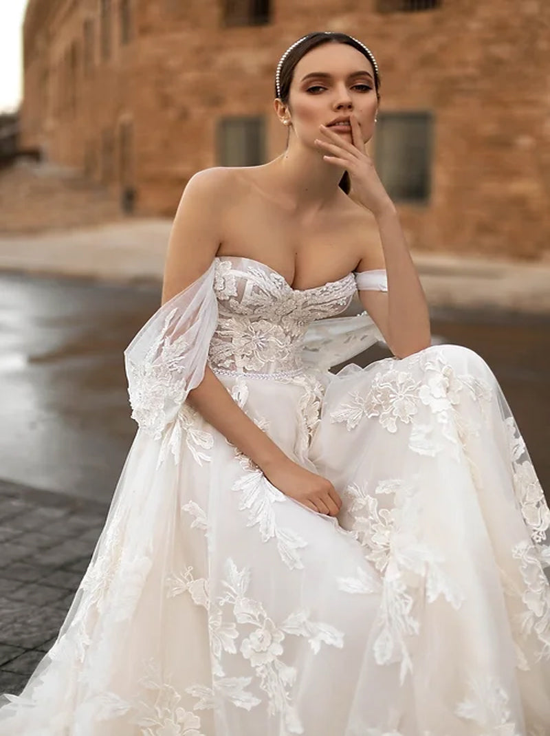 Gorgeous & Elegant A-Line Boho Wedding Dresses Sweetheart Appliqued Beads Cap Sleeves Tulle Sweep Train Bridal Gowns Custom Made